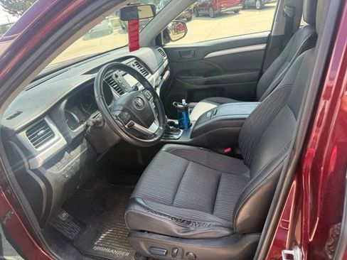 Used 2014 Toyota Highlander Plus AWD/4WD image 2