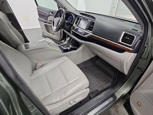 Used 2016 Toyota Highlander Limited FWD image 41