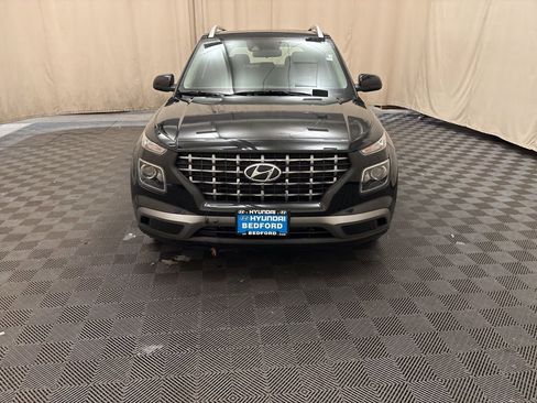 Used 2020 Hyundai Venue SEL image 2