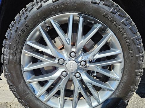 Used 2018 Jeep Grand Cherokee Summit AWD/4WD image 13