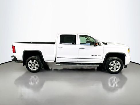 Used 2017 GMC Sierra 2500 Denali w/ Duramax Plus Package AWD/4WD image 8