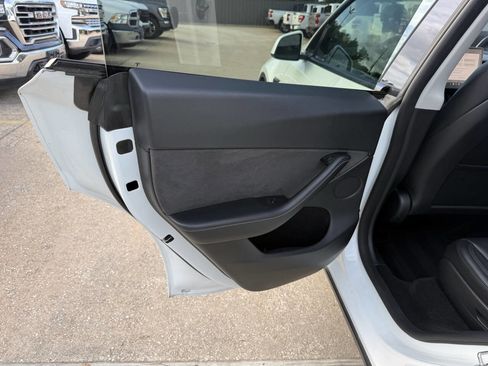 Used 2023 Tesla Model Y Long Range AWD/4WD image 16