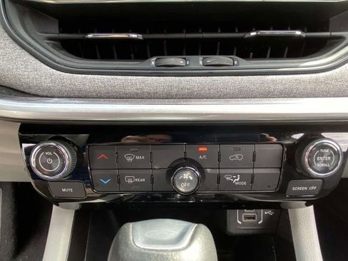 Used 2024 Jeep Compass Latitude image 20