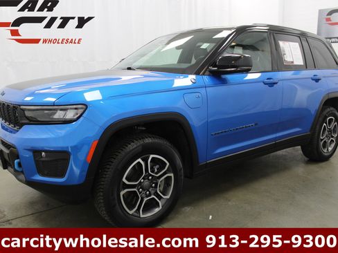 Used 2023 Jeep Grand Cherokee Trailhawk w/ Advanced Protech Group II AWD/4WD image 1