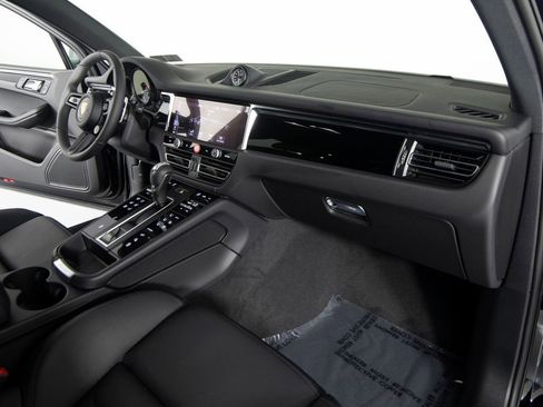 New 2026 Porsche Macan Turbo AWD/4WD image 29