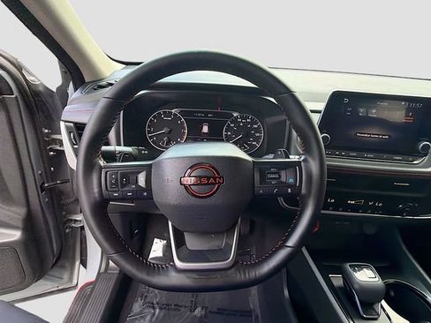 Used 2025 Nissan Rogue SV AWD/4WD image 11
