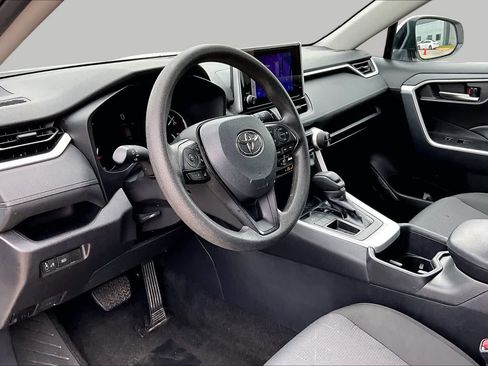 Used 2025 Toyota RAV4 XLE FWD image 18