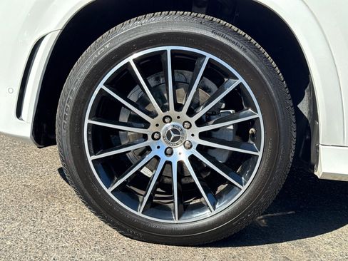 Used 2021 Mercedes-Benz GLE 350 w/ AMG Line Exterior image 3