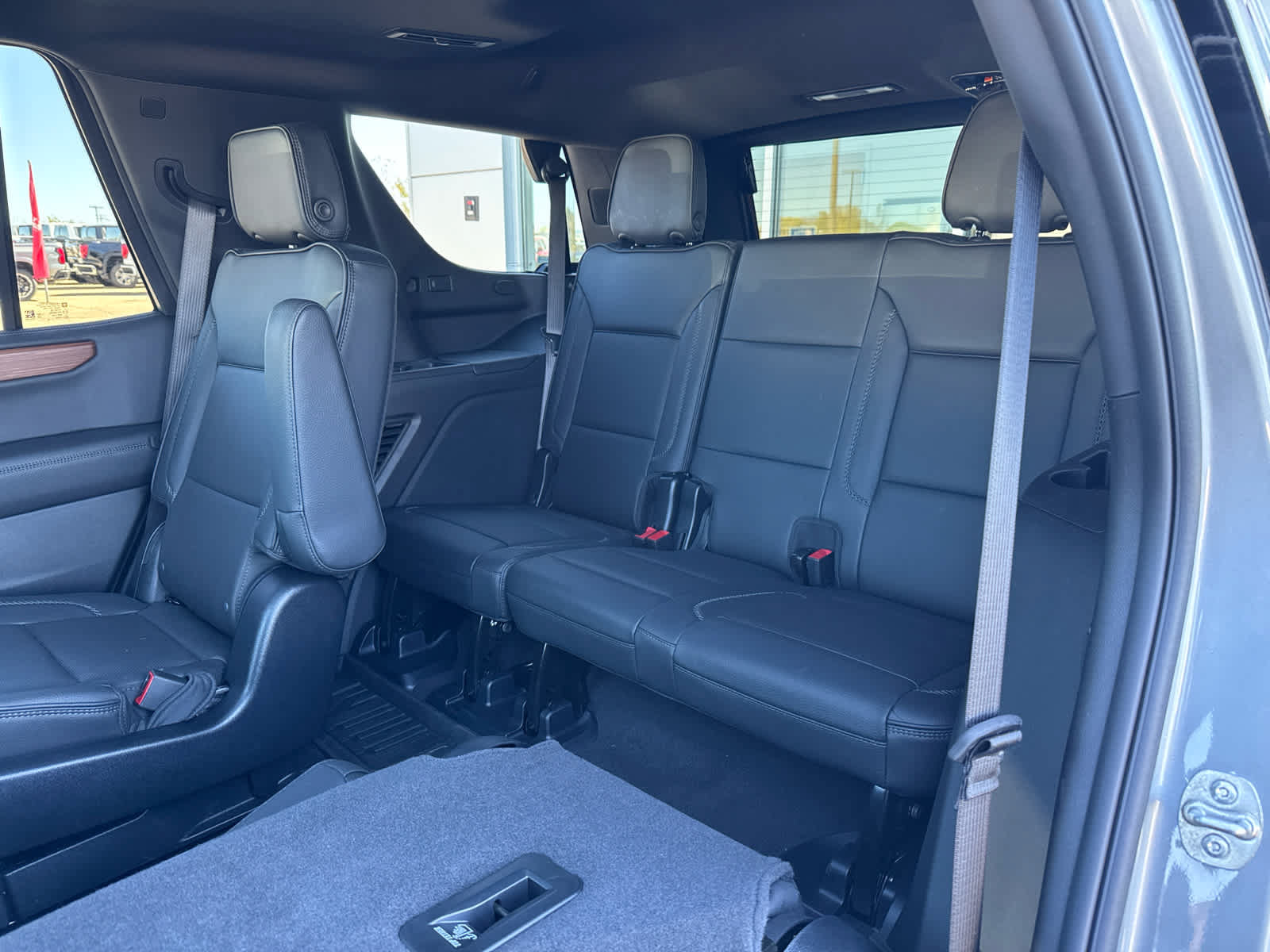 Used 2025 GMC Yukon Denali w/ Denali Reserve Package AWD/4WD image 18