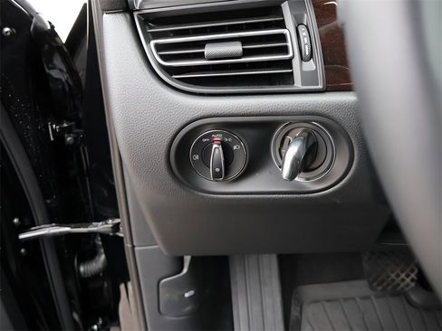 New 2026 Porsche Macan image 32