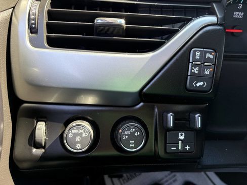 Used 2015 Chevrolet Suburban LTZ image 31