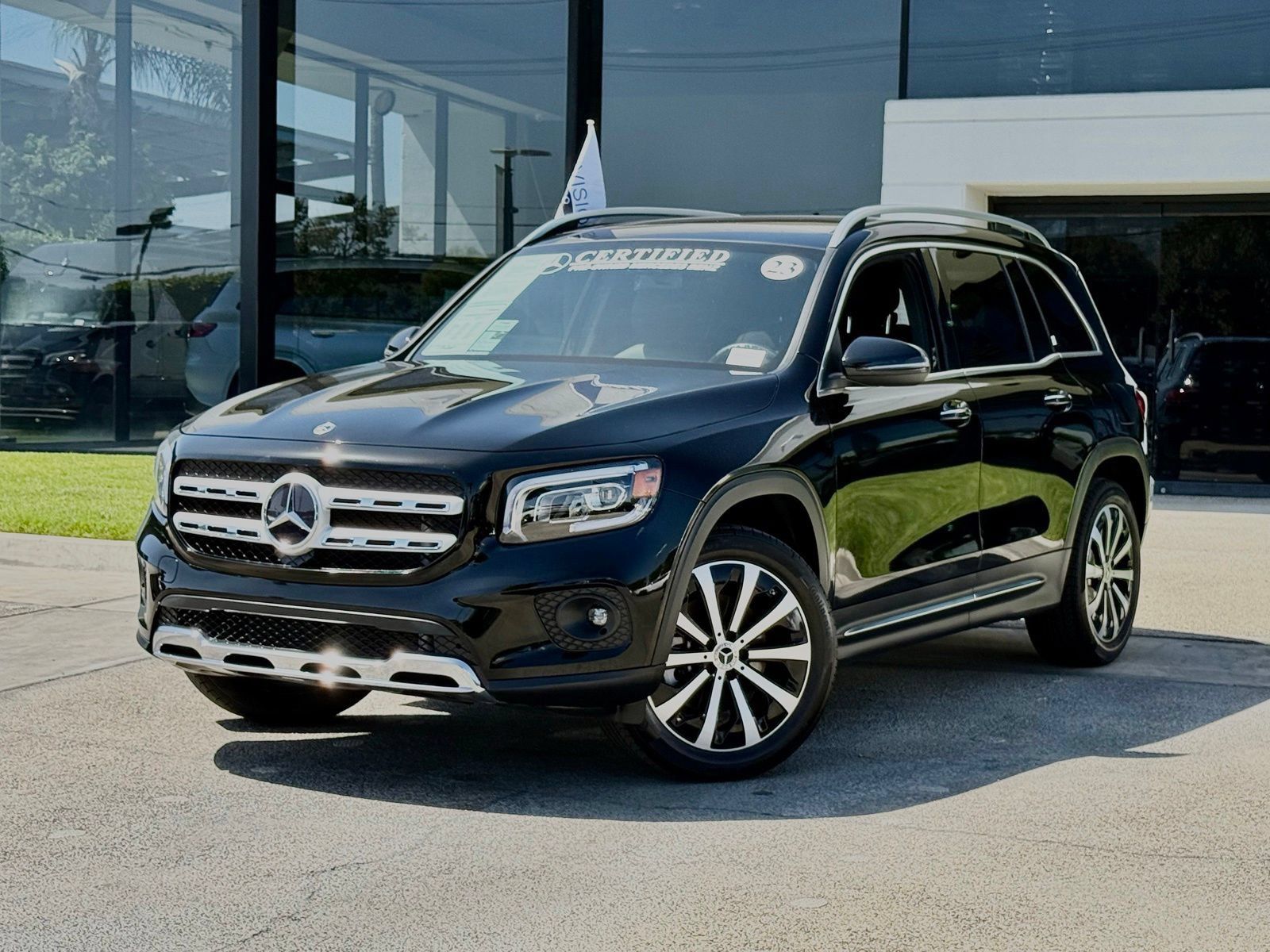 Used 2023 Mercedes-Benz GLB 250 image 2