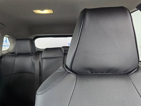 Used 2025 Toyota Corolla Cross LE FWD image 19