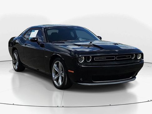 Used 2016 Dodge Challenger R/T RWD image 3