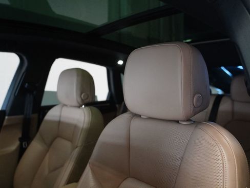 Used 2021 Porsche Macan Base image 13