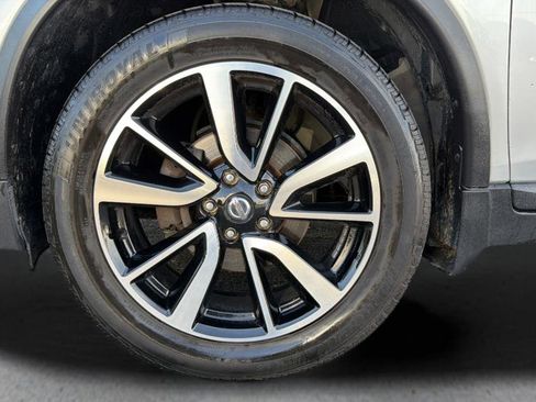 Used 2019 Nissan Rogue SL w/ Premium Package image 30