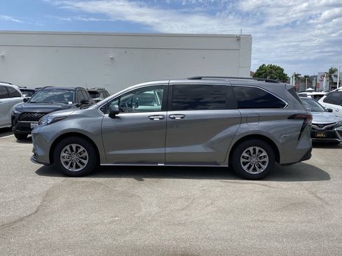 Certified 2026 Toyota Sienna XLE FWD image 2