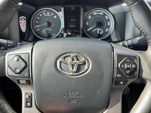 Used 2017 Toyota Tacoma SR5 w/ SR5 Appearance Package (SM) image 23