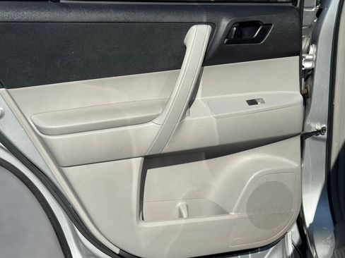 Used 2010 Toyota Highlander 2WD image 27