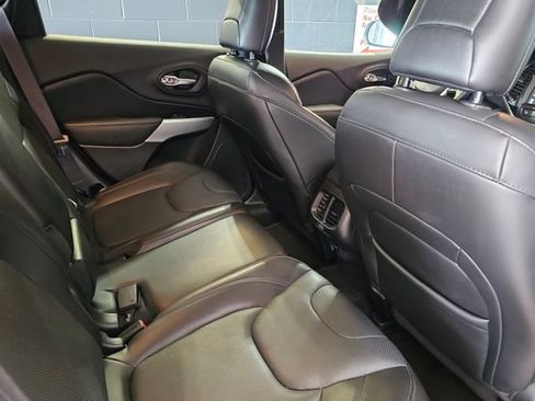 Used 2018 Jeep Cherokee Overland w/ Technology Group image 30