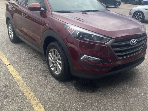 Used 2016 Hyundai Tucson SE w/ Option Group 02 FWD image 2