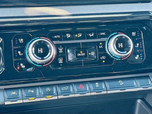 Used 2024 GMC Sierra 1500 AT4 w/ Technology Package image 16