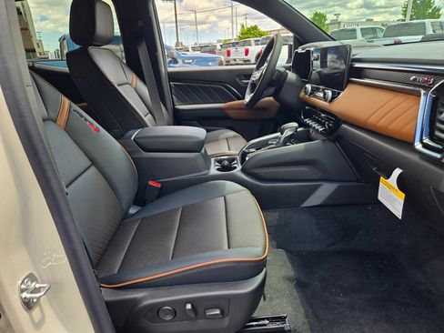 New 2026 GMC Canyon AT4 w/ AT4 Premium Package AWD/4WD image 17