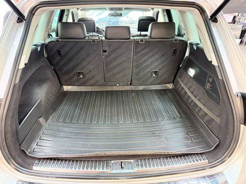 Used 2013 Volkswagen Touareg Executive AWD/4WD image 26