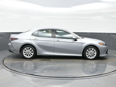 Used 2023 Toyota Camry LE image 7