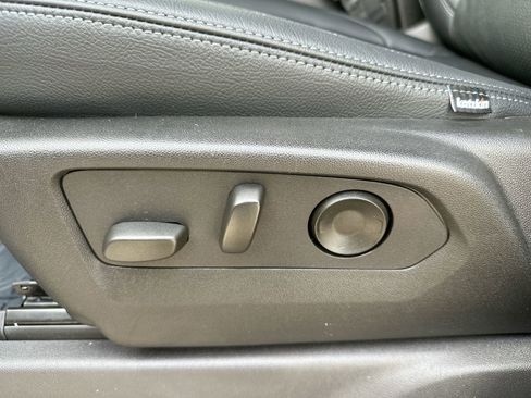 Used 2024 Chevrolet Silverado 2500 Custom w/ Custom Value Package image 12