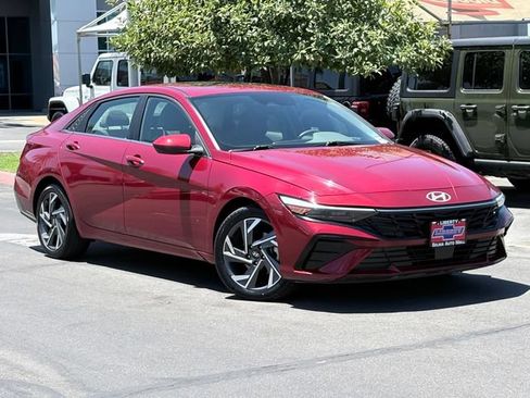 Used 2025 Hyundai Elantra SEL FWD image 2