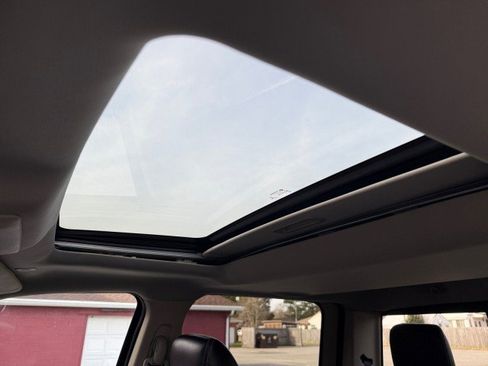 Used 2017 RAM 1500 Laramie w/ Convenience Group image 4