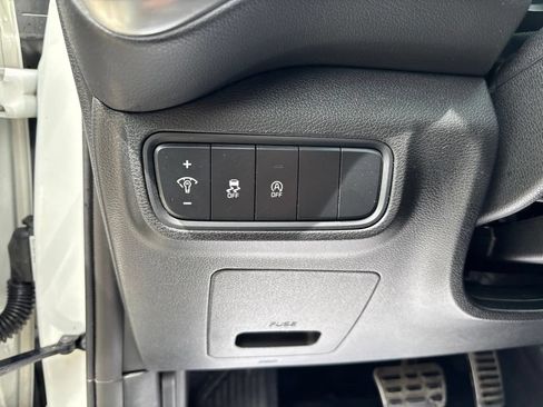 Used 2025 Kia Soul LX w/ LX Technology Package FWD image 33