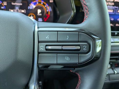 Used 2024 Chevrolet Colorado Z71 w/ Z71 Convenience Package 2 image 22