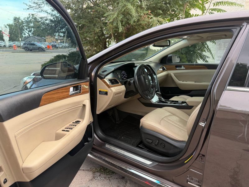 Used 2015 Hyundai Sonata Limited w/ Option Group 06 FWD image 9