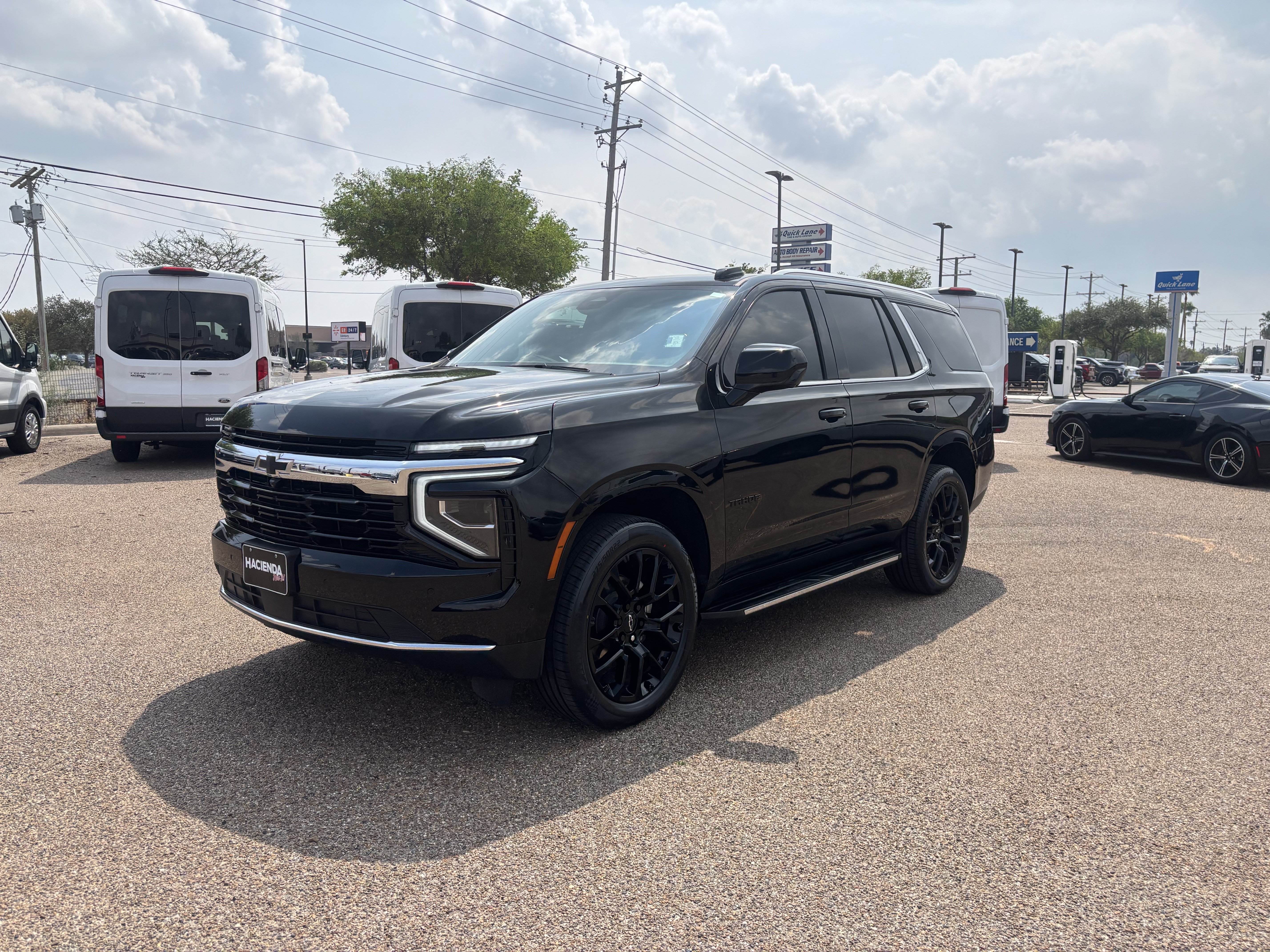 Used 2025 Chevrolet Tahoe LS RWD image 1