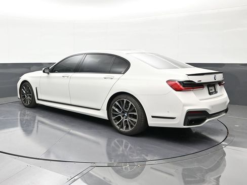 Used 2021 BMW 750i xDrive w/ M Sport Package image 3