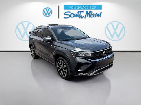 Used 2023 Volkswagen Taos SE FWD image 1