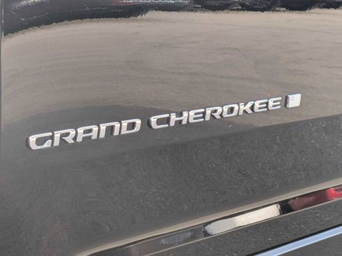 Used 2023 Jeep Grand Cherokee Overland w/ Adv Protech Group III AWD/4WD image 10