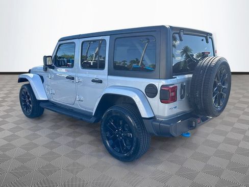 Used 2023 Jeep Wrangler Unlimited Sahara w/ Cold Weather Group AWD/4WD image 8