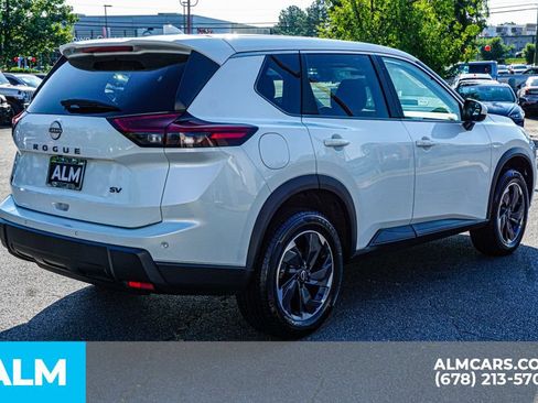 Used 2024 Nissan Rogue SV FWD image 6