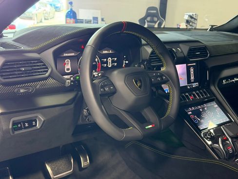 Used 2024 Lamborghini Urus Performante AWD/4WD image 26