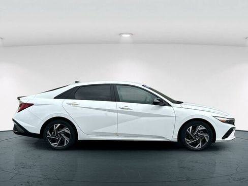 Used 2025 Hyundai Elantra SEL FWD image 7