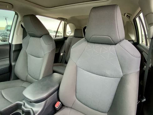 Used 2025 Toyota RAV4 XLE w/ Convenience Package image 27