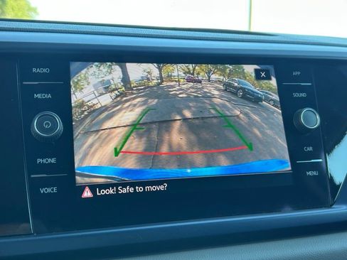 Certified 2023 Volkswagen Taos SE FWD image 31