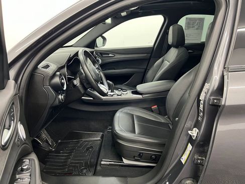 Used 2023 Alfa Romeo Stelvio Ti AWD/4WD image 4