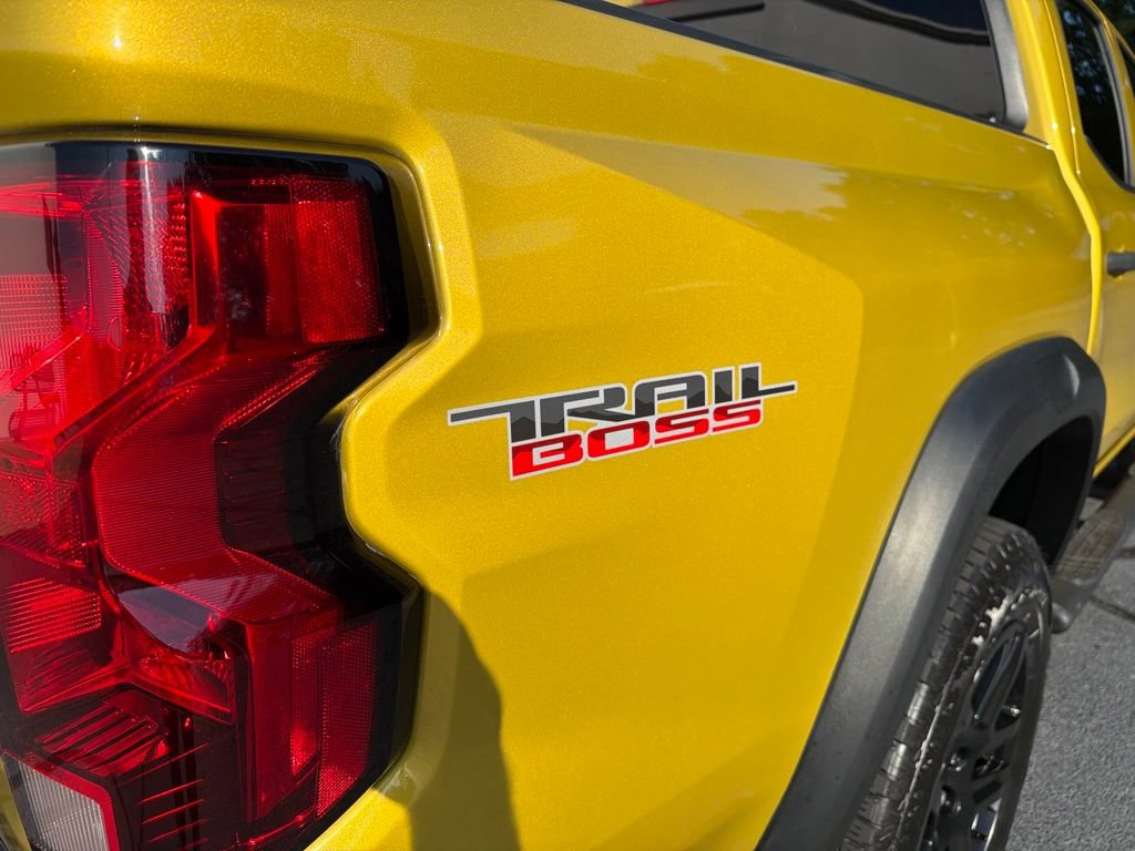 Used 2024 Chevrolet Colorado Trail Boss AWD/4WD image 10