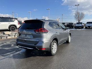 Used 2018 Nissan Rogue SV video 3