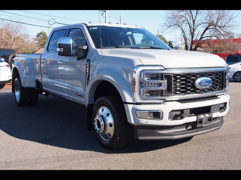 Used 2026 Ford F450 Platinum w/ Platinum Plus Package image 8