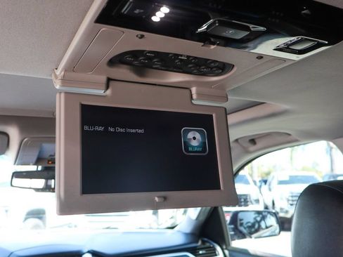 Used 2019 Chevrolet Suburban LT RWD image 47